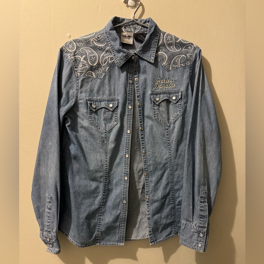 Harley Davidson Women’s Button up shirt size Medium